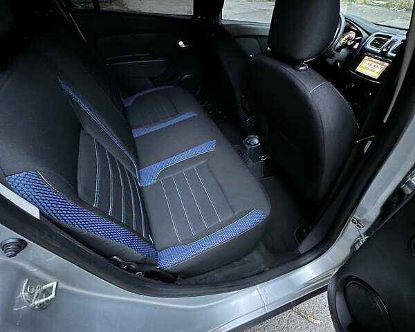 Серый Рено Сандеро СтэпВэй, объемом двигателя 1.46 л и пробегом 38 тыс. км за 12000 $, фото 9 на Automoto.ua