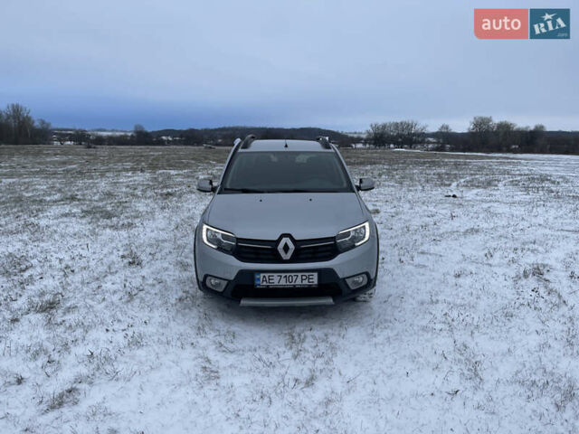 Серый Рено Сандеро СтэпВэй, объемом двигателя 1.5 л и пробегом 67 тыс. км за 5500 $, фото 1 на Automoto.ua