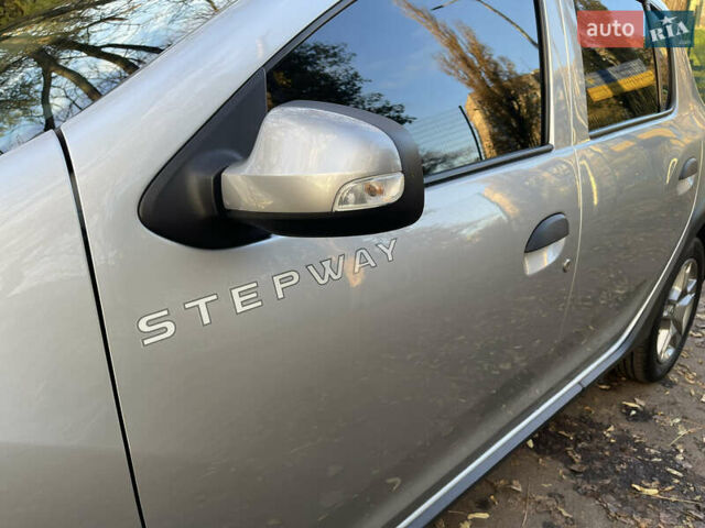 Сірий Рено Сандеро СтепВей, об'ємом двигуна 1.5 л та пробігом 40 тис. км за 12600 $, фото 8 на Automoto.ua