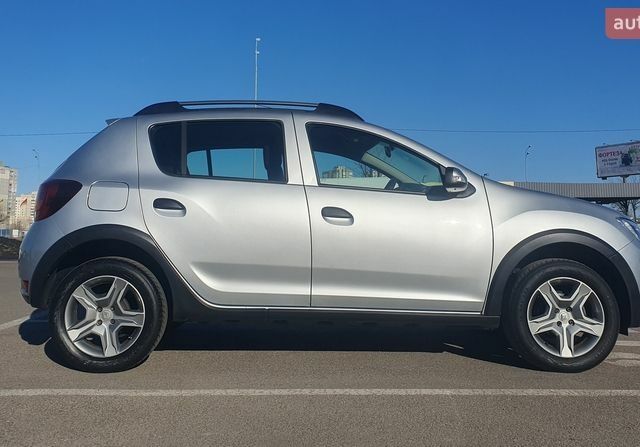 Серый Рено Сандеро СтэпВэй, объемом двигателя 1.46 л и пробегом 74 тыс. км за 11999 $, фото 2 на Automoto.ua