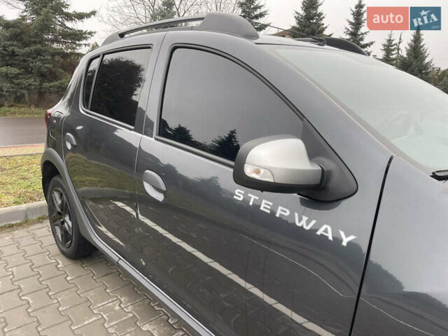Серый Рено Сандеро СтэпВэй, объемом двигателя 1.5 л и пробегом 233 тыс. км за 12000 $, фото 6 на Automoto.ua