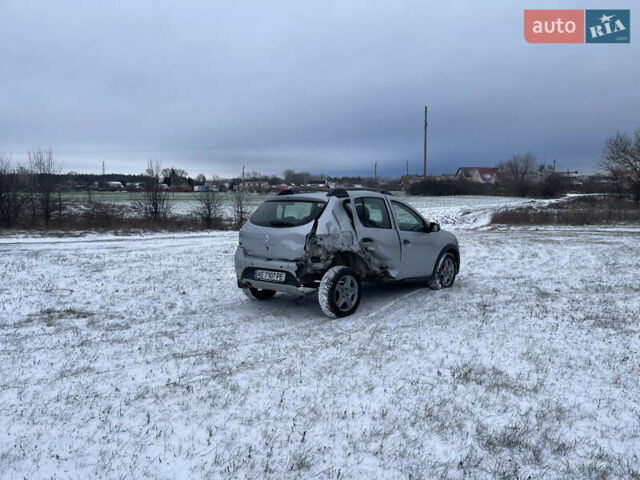 Серый Рено Сандеро СтэпВэй, объемом двигателя 1.5 л и пробегом 67 тыс. км за 5500 $, фото 4 на Automoto.ua