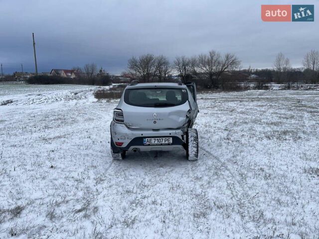 Серый Рено Сандеро СтэпВэй, объемом двигателя 1.5 л и пробегом 67 тыс. км за 5500 $, фото 9 на Automoto.ua