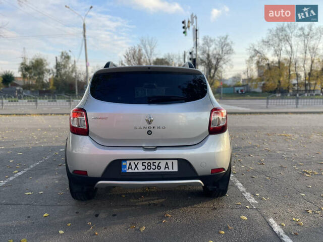 Серый Рено Сандеро СтэпВэй, объемом двигателя 1.6 л и пробегом 160 тыс. км за 7700 $, фото 5 на Automoto.ua