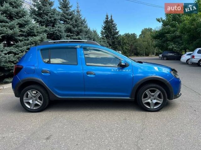 Синий Рено Сандеро СтэпВэй, объемом двигателя 1.5 л и пробегом 140 тыс. км за 5100 $, фото 4 на Automoto.ua