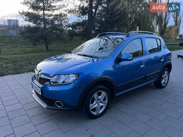 Синий Рено Сандеро СтэпВэй, объемом двигателя 1.46 л и пробегом 87 тыс. км за 8600 $, фото 2 на Automoto.ua