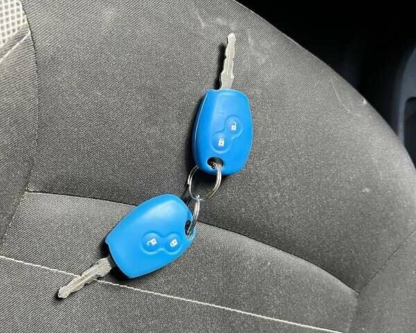 Синий Рено Сандеро СтэпВэй, объемом двигателя 1.5 л и пробегом 140 тыс. км за 5100 $, фото 27 на Automoto.ua