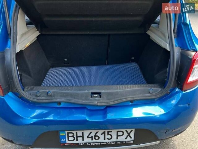 Синий Рено Сандеро СтэпВэй, объемом двигателя 1.5 л и пробегом 140 тыс. км за 5100 $, фото 18 на Automoto.ua