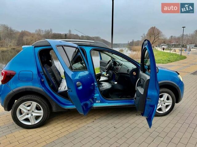 Синий Рено Сандеро СтэпВэй, объемом двигателя 1.46 л и пробегом 129 тыс. км за 8500 $, фото 20 на Automoto.ua