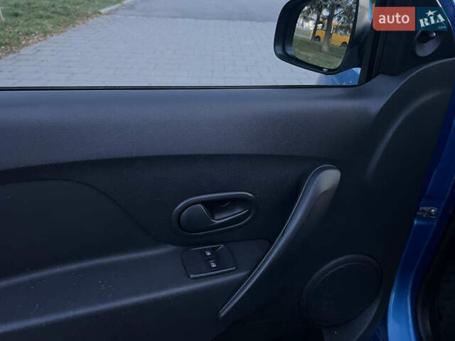 Синий Рено Сандеро СтэпВэй, объемом двигателя 1.46 л и пробегом 87 тыс. км за 8600 $, фото 18 на Automoto.ua