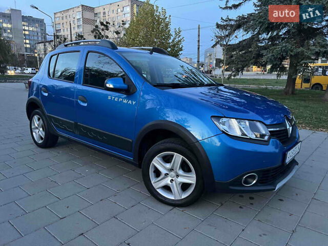 Синий Рено Сандеро СтэпВэй, объемом двигателя 1.46 л и пробегом 87 тыс. км за 8600 $, фото 7 на Automoto.ua