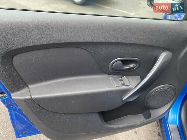 Синий Рено Сандеро СтэпВэй, объемом двигателя 1.6 л и пробегом 165 тыс. км за 8500 $, фото 15 на Automoto.ua