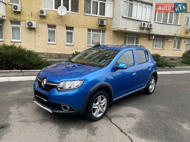 Синий Рено Сандеро СтэпВэй, объемом двигателя 1.6 л и пробегом 165 тыс. км за 8500 $, фото 3 на Automoto.ua