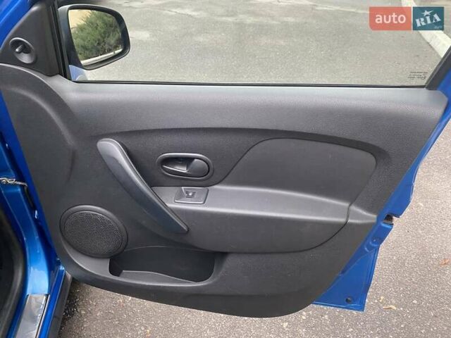 Синий Рено Сандеро СтэпВэй, объемом двигателя 1.6 л и пробегом 165 тыс. км за 8500 $, фото 21 на Automoto.ua
