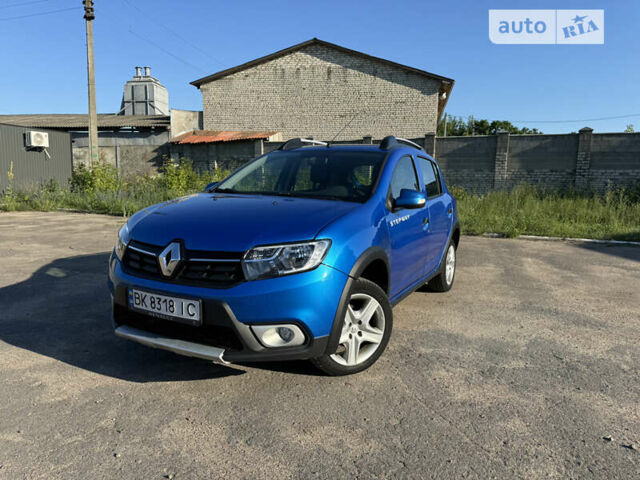 Синий Рено Сандеро СтэпВэй, объемом двигателя 1.5 л и пробегом 196 тыс. км за 7900 $, фото 1 на Automoto.ua