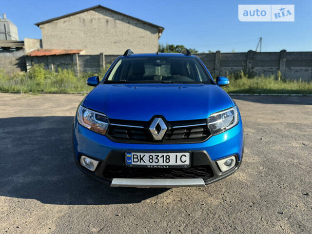 Синий Рено Сандеро СтэпВэй, объемом двигателя 1.5 л и пробегом 196 тыс. км за 7900 $, фото 2 на Automoto.ua