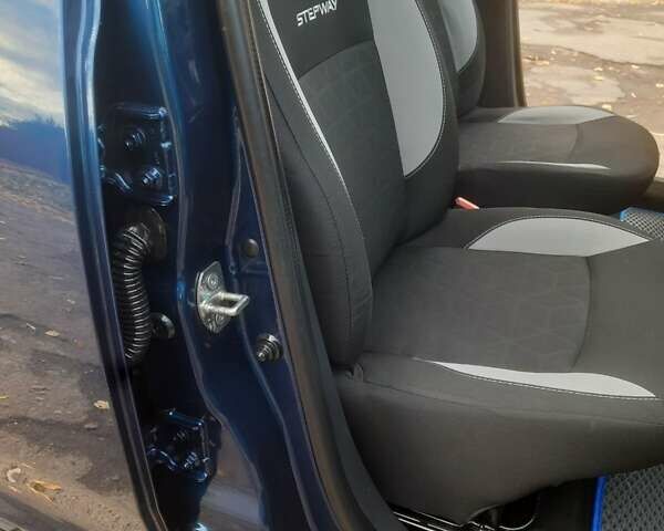 Синий Рено Сандеро СтэпВэй, объемом двигателя 1.46 л и пробегом 180 тыс. км за 8300 $, фото 50 на Automoto.ua