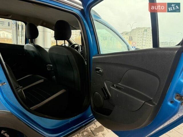 Синій Рено Сандеро СтепВей, об'ємом двигуна 1.46 л та пробігом 211 тис. км за 6999 $, фото 16 на Automoto.ua
