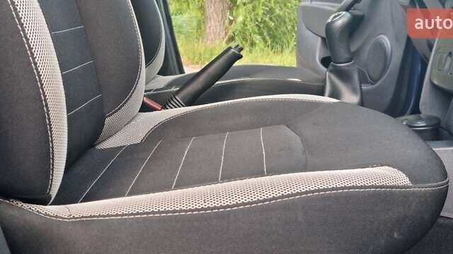 Синий Рено Сандеро СтэпВэй, объемом двигателя 1.46 л и пробегом 107 тыс. км за 9990 $, фото 11 на Automoto.ua