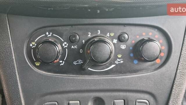 Синий Рено Сандеро СтэпВэй, объемом двигателя 1.46 л и пробегом 107 тыс. км за 9990 $, фото 19 на Automoto.ua