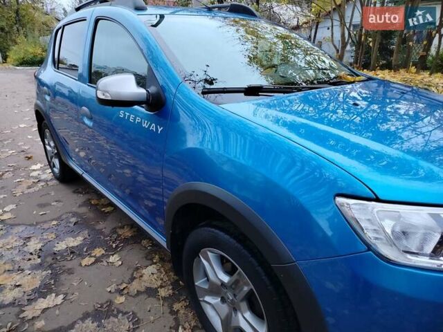 Синий Рено Сандеро СтэпВэй, объемом двигателя 0.9 л и пробегом 100 тыс. км за 9200 $, фото 2 на Automoto.ua