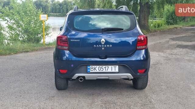 Синий Рено Сандеро СтэпВэй, объемом двигателя 1.46 л и пробегом 107 тыс. км за 9990 $, фото 3 на Automoto.ua