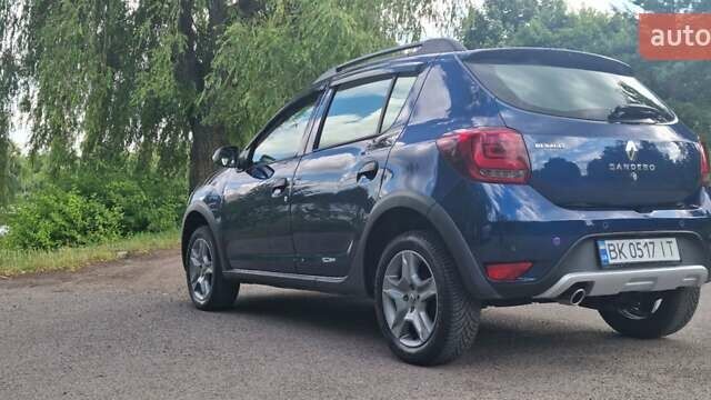 Синий Рено Сандеро СтэпВэй, объемом двигателя 1.46 л и пробегом 107 тыс. км за 9990 $, фото 2 на Automoto.ua