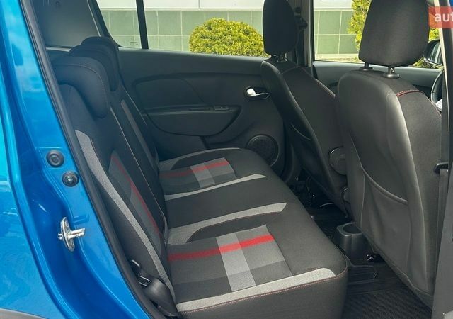 Синій Рено Сандеро СтепВей, об'ємом двигуна 1.46 л та пробігом 116 тис. км за 9868 $, фото 13 на Automoto.ua