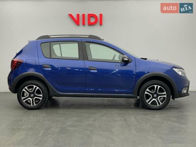 Рено Сандеро СтэпВэй 2020 в Киеве на Automoto.ua Синий Рено Сандеро СтэпВэй, объемом двигателя 0.9 л и пробегом 58 тыс. км за 11255 $, фото 3 на Automoto.ua