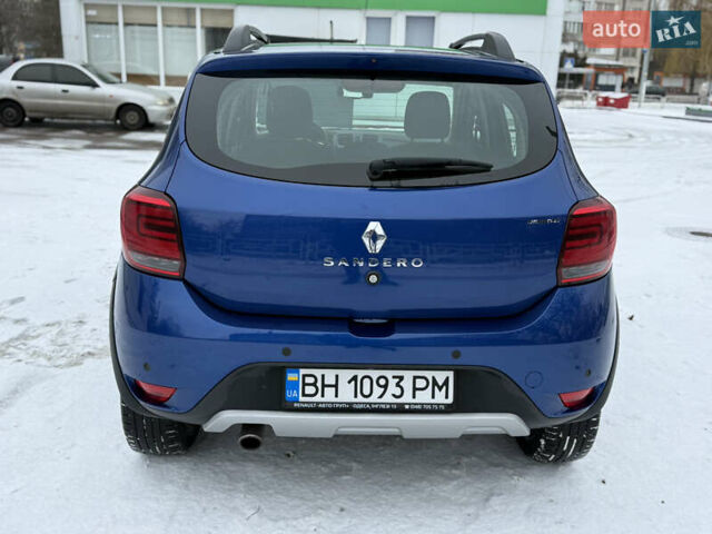 Синий Рено Сандеро СтэпВэй, объемом двигателя 0.9 л и пробегом 75 тыс. км за 11500 $, фото 4 на Automoto.ua