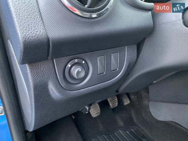 Синий Рено Сандеро СтэпВэй, объемом двигателя 1.5 л и пробегом 187 тыс. км за 7900 $, фото 12 на Automoto.ua