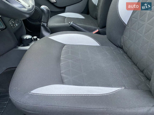 Синий Рено Сандеро СтэпВэй, объемом двигателя 1.5 л и пробегом 180 тыс. км за 8000 $, фото 5 на Automoto.ua