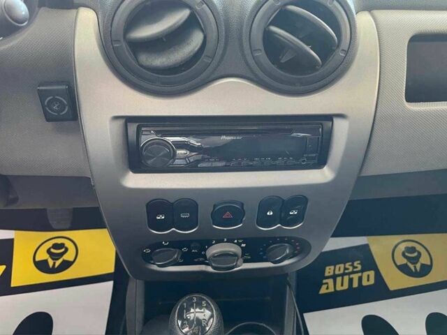 Белый Рено Сандеро, объемом двигателя 1.4 л и пробегом 150 тыс. км за 5550 $, фото 16 на Automoto.ua