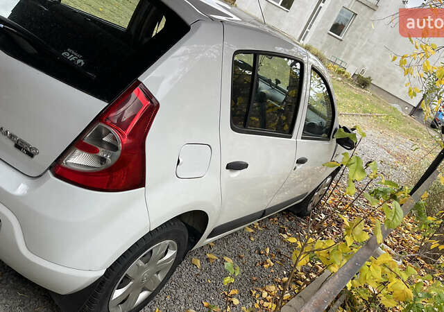 Белый Рено Сандеро, объемом двигателя 1.39 л и пробегом 99 тыс. км за 2000 $, фото 5 на Automoto.ua