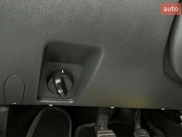 Белый Рено Сандеро, объемом двигателя 1.4 л и пробегом 150 тыс. км за 5550 $, фото 19 на Automoto.ua