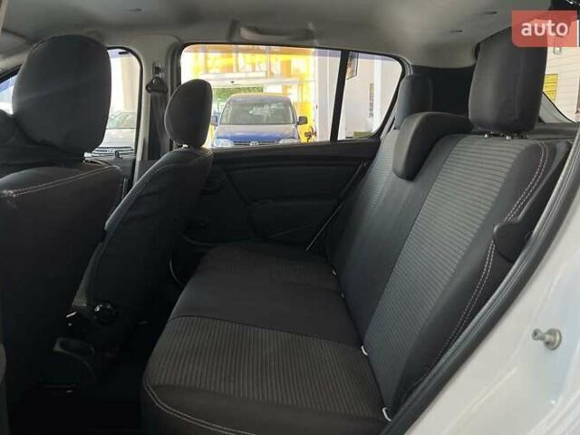 Белый Рено Сандеро, объемом двигателя 1.4 л и пробегом 150 тыс. км за 5550 $, фото 12 на Automoto.ua