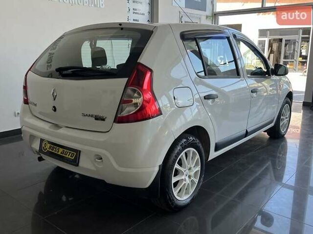 Белый Рено Сандеро, объемом двигателя 1.4 л и пробегом 150 тыс. км за 5550 $, фото 6 на Automoto.ua