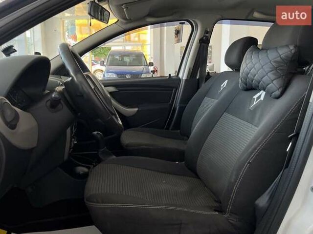 Белый Рено Сандеро, объемом двигателя 1.4 л и пробегом 150 тыс. км за 5550 $, фото 10 на Automoto.ua