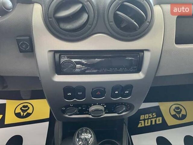 Белый Рено Сандеро, объемом двигателя 1.4 л и пробегом 150 тыс. км за 5550 $, фото 16 на Automoto.ua