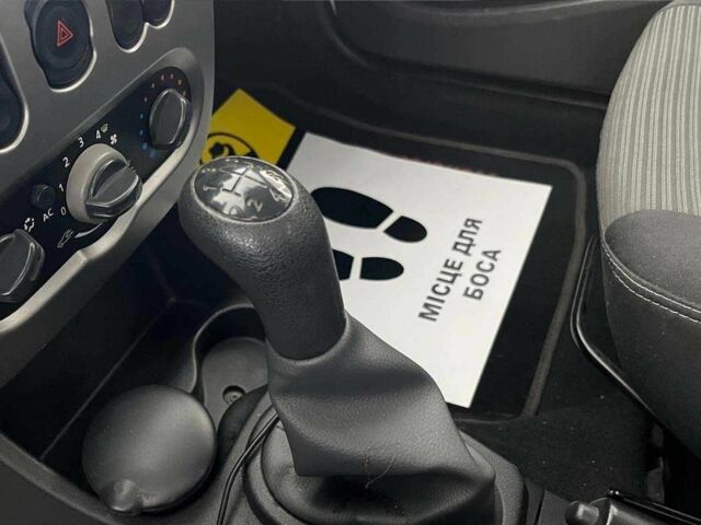 Белый Рено Сандеро, объемом двигателя 1.4 л и пробегом 150 тыс. км за 5550 $, фото 15 на Automoto.ua