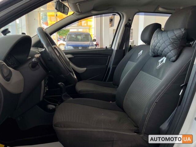 Белый Рено Сандеро, объемом двигателя 1.4 л и пробегом 146 тыс. км за 5550 $, фото 10 на Automoto.ua