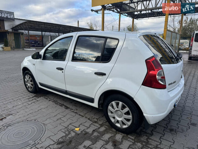 Білий Рено Сандеро, об'ємом двигуна 1.4 л та пробігом 176 тис. км за 5600 $, фото 3 на Automoto.ua