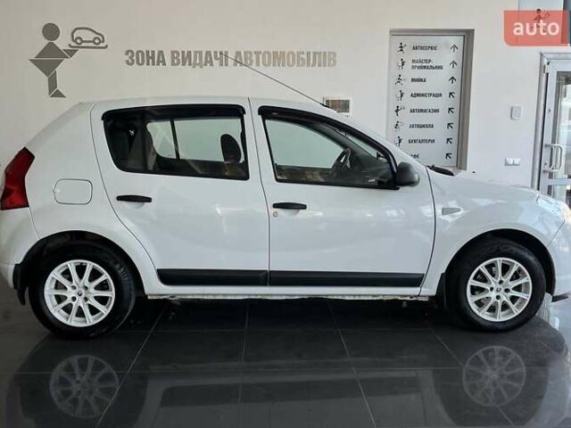 Белый Рено Сандеро, объемом двигателя 1.4 л и пробегом 150 тыс. км за 5550 $, фото 7 на Automoto.ua