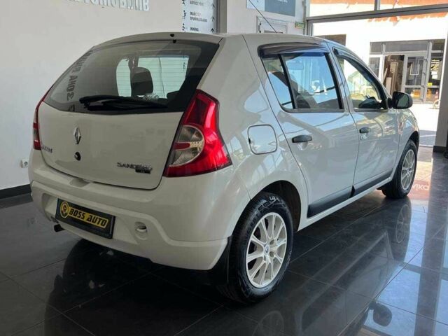 Белый Рено Сандеро, объемом двигателя 1.4 л и пробегом 150 тыс. км за 5550 $, фото 6 на Automoto.ua