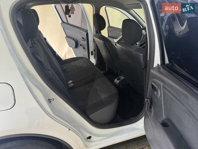 Білий Рено Сандеро, об'ємом двигуна 1.4 л та пробігом 176 тис. км за 5600 $, фото 7 на Automoto.ua