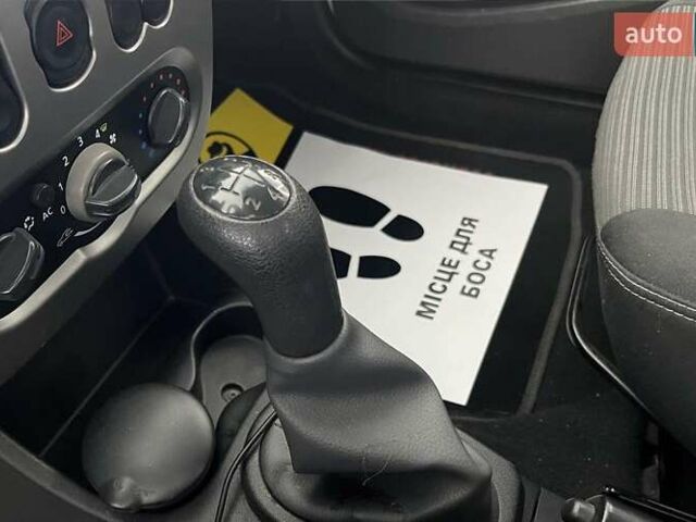 Белый Рено Сандеро, объемом двигателя 1.4 л и пробегом 150 тыс. км за 5550 $, фото 15 на Automoto.ua