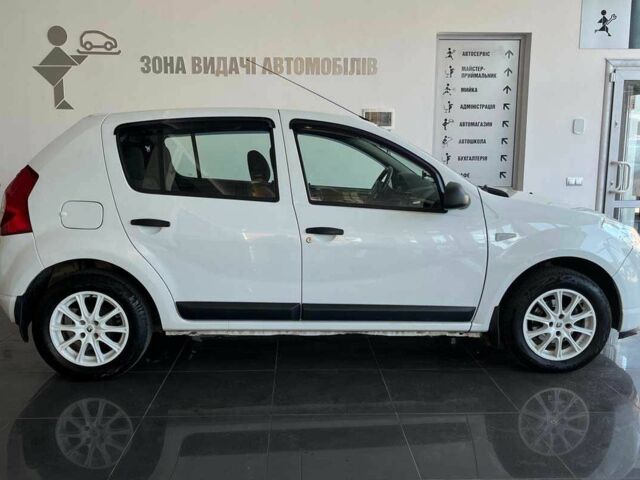 Белый Рено Сандеро, объемом двигателя 1.4 л и пробегом 150 тыс. км за 5550 $, фото 7 на Automoto.ua