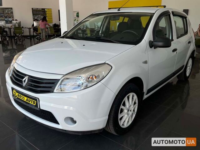 Белый Рено Сандеро, объемом двигателя 1.4 л и пробегом 146 тыс. км за 5550 $, фото 2 на Automoto.ua