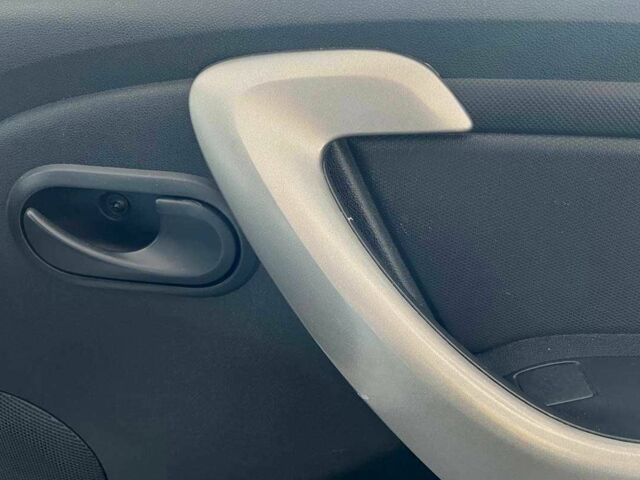 Белый Рено Сандеро, объемом двигателя 1.4 л и пробегом 150 тыс. км за 5550 $, фото 9 на Automoto.ua