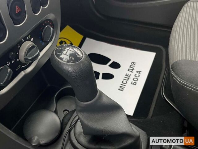 Белый Рено Сандеро, объемом двигателя 1.4 л и пробегом 146 тыс. км за 5550 $, фото 15 на Automoto.ua